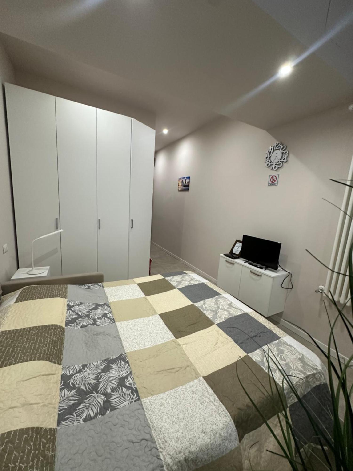 Monolocale Piazza Gambara M1 Lägenhet Milano Exteriör bild